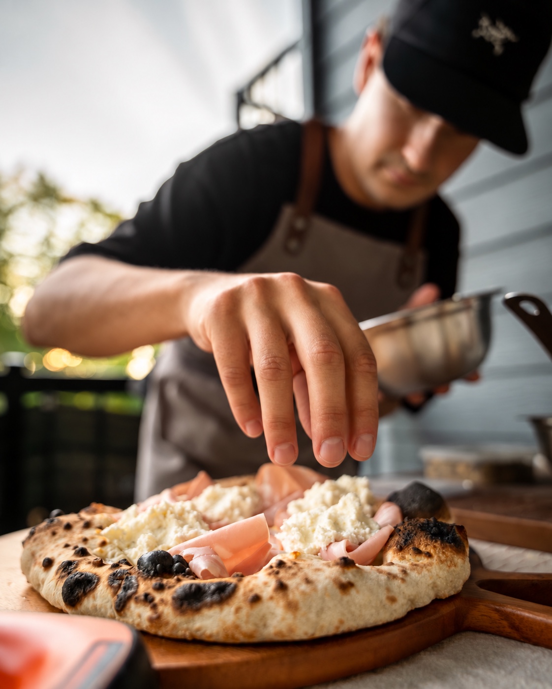 Préparation d’une pizza Rafa devant les invités